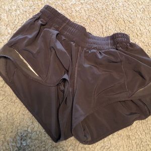 Lululemon Hotty Hot short 2, 2.5”